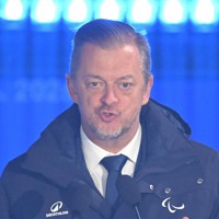 ミラノ・コルティナ冬季パラリンピックの閉会式であいさつをする国際パラリンピック委員会のアンドルー・パーソンズ会長＝コルティナ・カーリング五輪競技場で2026年3月15日午後9時50分、渡部直樹撮影
