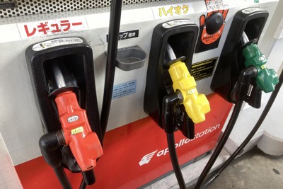 ガソリンスタンドの給油機＝東京都内で2022年1月26日午後0時56分、米田堅持撮影