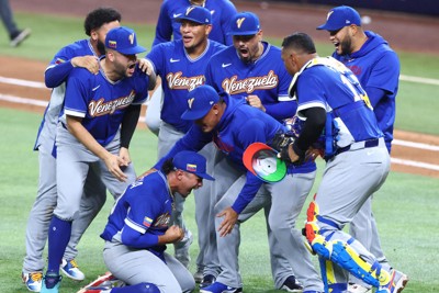 【米国－ベネズエラ】優勝し、喜ぶベネズエラの選手たち＝米マイアミのローンデポ・パークで2026年3月17日、前田梨里子撮影
