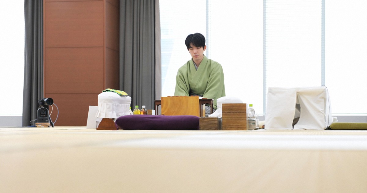 藤井聡太王将の封じ手で初日終える 王将戦第6局 [写真特集10/28