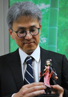 Kindai University professor Akio Inoue holds a figure of the character Nezuko Kamado from the popular manga "Demon Slayer: Kimetsu no Yaiba," on March 3, 2026. (Mainichi/Yasuhiro Okawa)=Click/tap photo for more images.