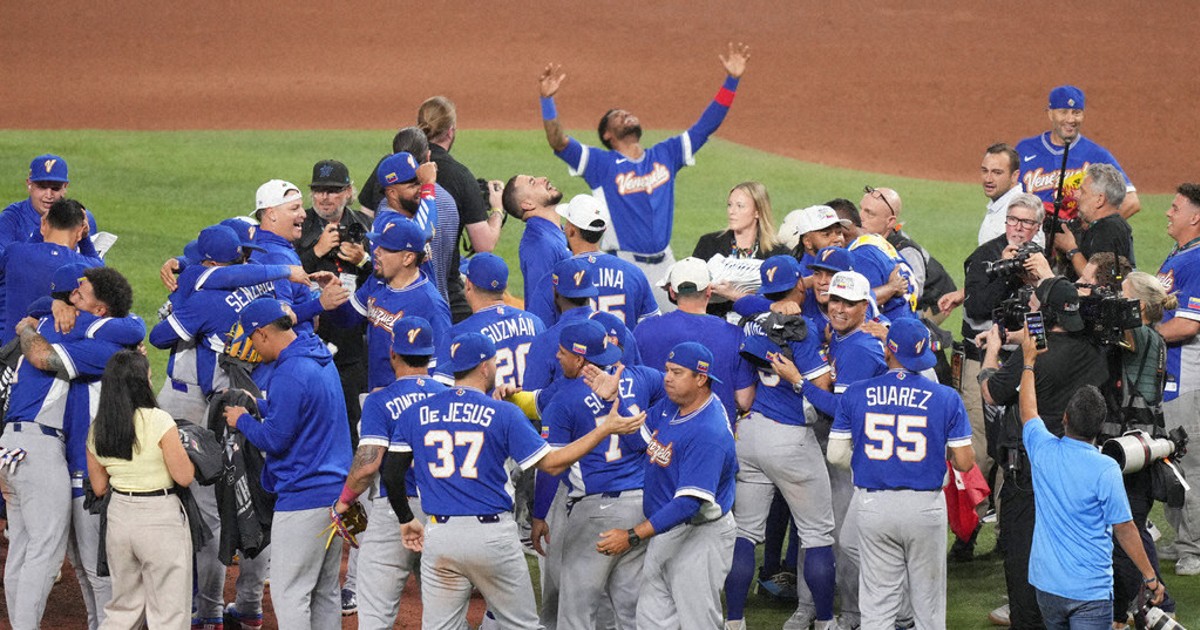 Venezuela beats US 3-2 on Suarez's 9th-inning double to win first World Baseball Classic title