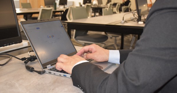 把握や管理ができていないAIが業務に入り込むことは、組織にとってリスクとなっている＝写真はイメージ