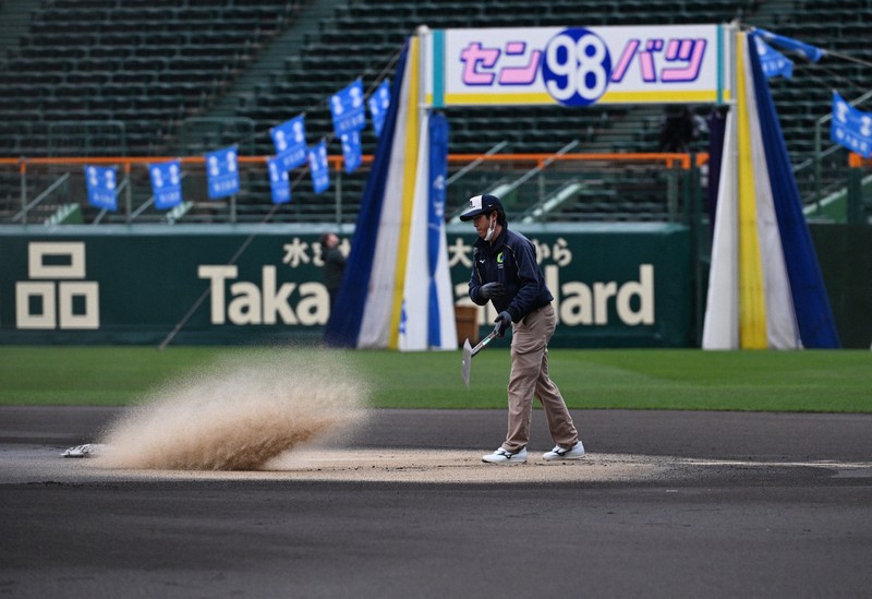 阪神園芸がセンバツ開会式前に早速「神整備」 予定通り開幕 | 毎日新聞
