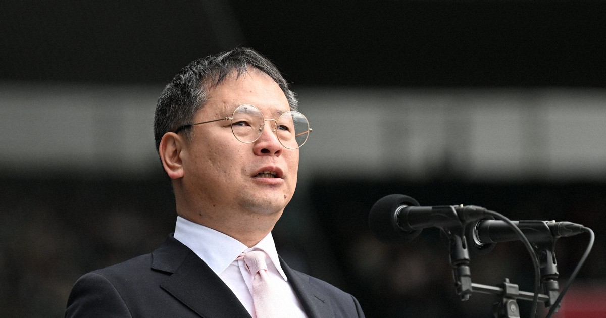 パラ金の全盲スポ庁長官が始球式　センバツ会場に大きな拍手