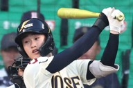 【八戸学院光星－崇徳】延長タイブレーク十回表八戸学院光星無死満塁、佐々木龍馬が適時打を放つ＝阪神甲子園球場で2026年3月19日、玉城達郎撮影