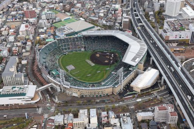 開会式が開かれた阪神甲子園球場＝兵庫県西宮市で2026年3月19日午前9時13分、本社ヘリから西村剛撮影