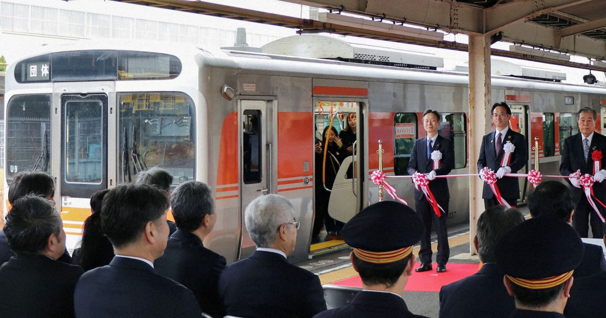 Mt. Fuji viewing train for inbound tourists starts operation