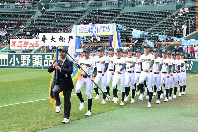 センバツ高校野球 開幕 専松、聖地で堂々行進 守備重視、打線・走塁に