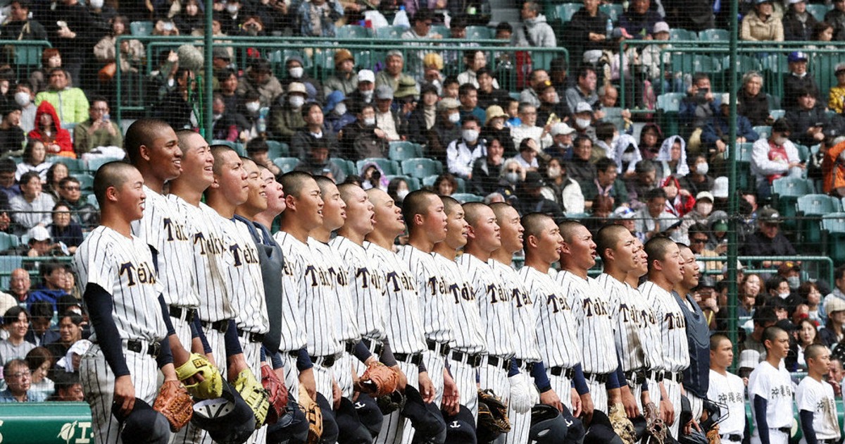 センバツ高校野球 帝京、粘り初戦突破 好機逃さず、15年ぶり校歌