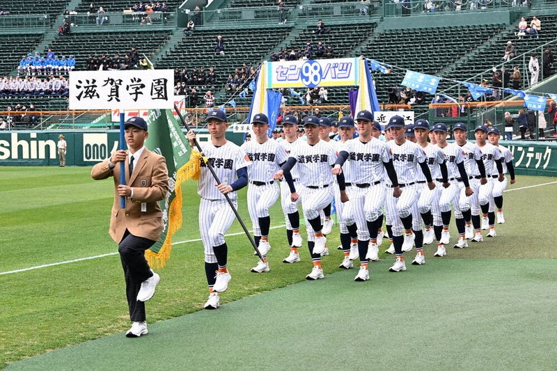 センバツ2026 県勢2校、力強く行進 湖国初の大会制覇目指す ／滋賀