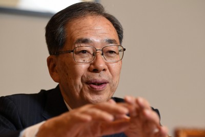 インタビューに答える中道改革連合の斉藤鉄夫前共同代表＝国会内で2026年2月26日、宮本明登撮影