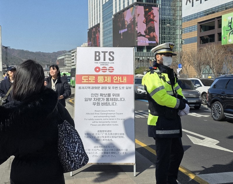 BTS無料公演で大規模な交通規制 警察が結婚式客を送迎 韓国 | 毎日新聞