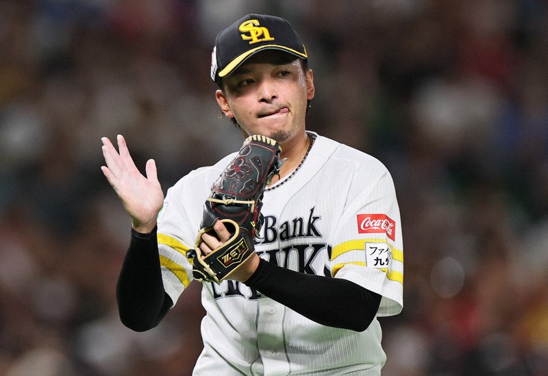 春の選抜出場 横浜高校セカンド帽子 はとこはセンバツV 昨春ボールパーソンの横浜・東浜は登板せず | 毎日新聞