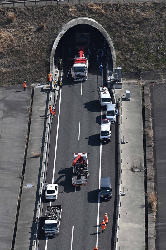 新名神高速のトンネルで多重事故 6人死亡 [写真特集6/8] | 毎日新聞
