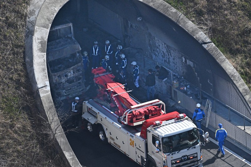 新名神高速のトンネルで多重事故 5人死亡 [写真特集1/8] | 毎日新聞