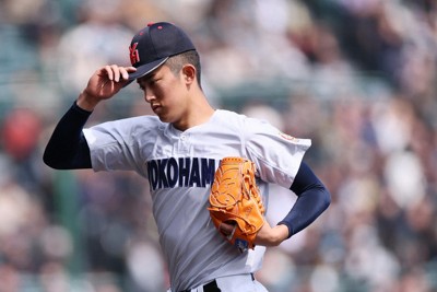 【神村学園－横浜】八回途中で降板する横浜の先発・織田翔希＝阪神甲子園球場で2026年3月20日、長澤凜太郎撮影