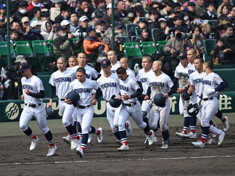 センバツ高校野球 横浜、粘り実らず 九回好機一打出ず初戦敗退