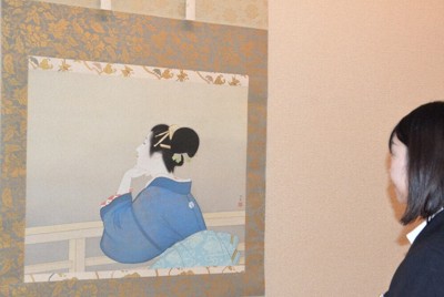 足立美術館の春季特別展「日本画ハイライト」で展示されている上村松園の「待月」＝島根県安来市古川町で2026年3月14日午前10時2分、村瀬達男撮影