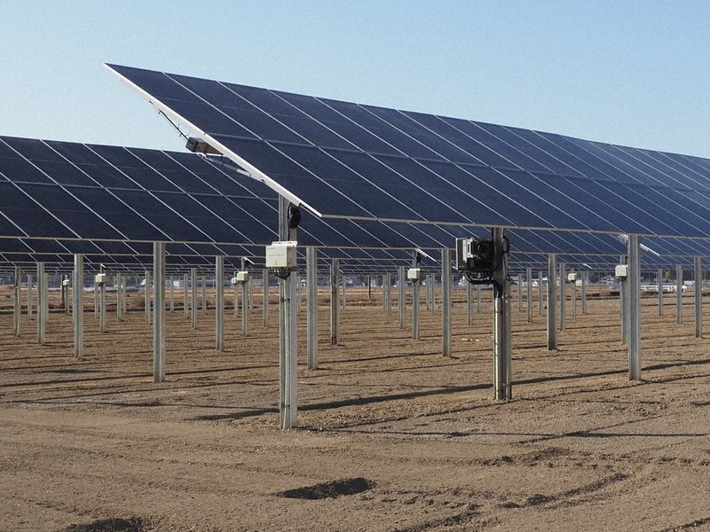 稲作と発電、パネル角度可変 太陽光を自動追尾、日射量最大化 出光興産