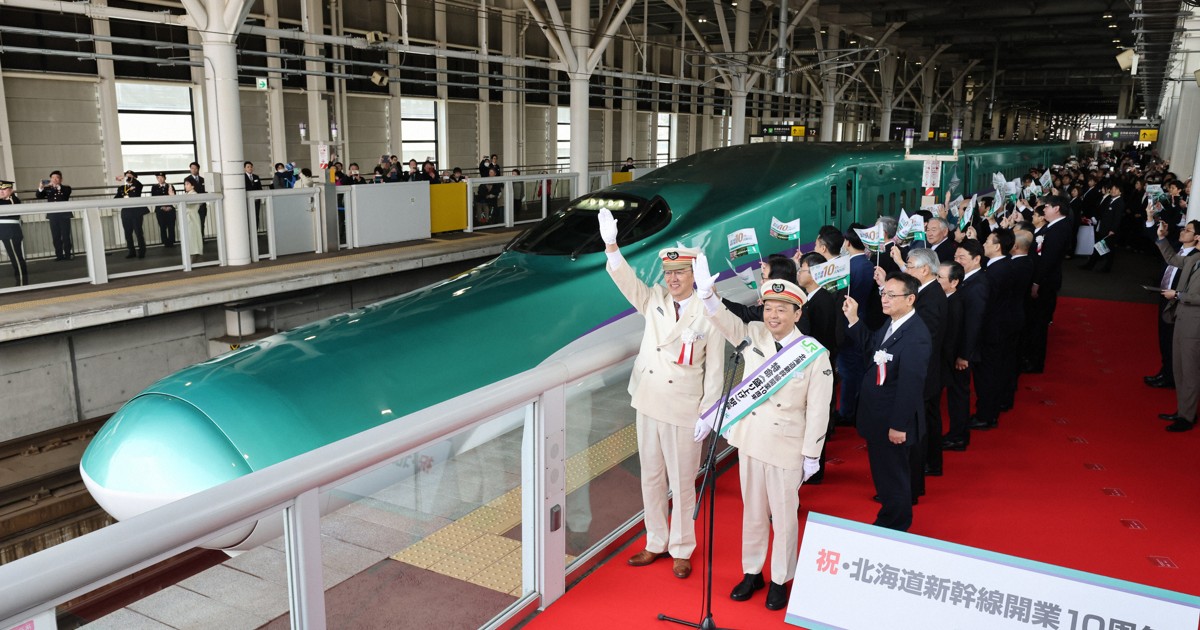 北海道新幹線、10周年セレモニー　「同い年」の小学生らお祝い