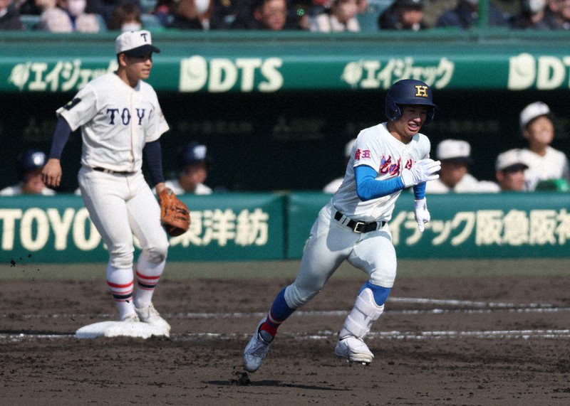 センバツ高校野球 花咲徳栄、終盤に地力 少ない好機生かし逆転 ／埼玉