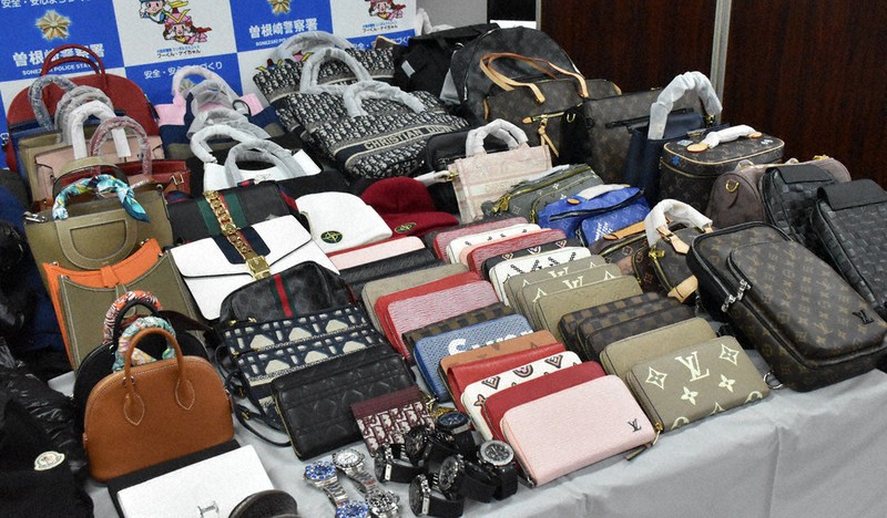 偽ブランド街 根深く 大阪・鶴橋 販売横行 店近くの別室 「商品