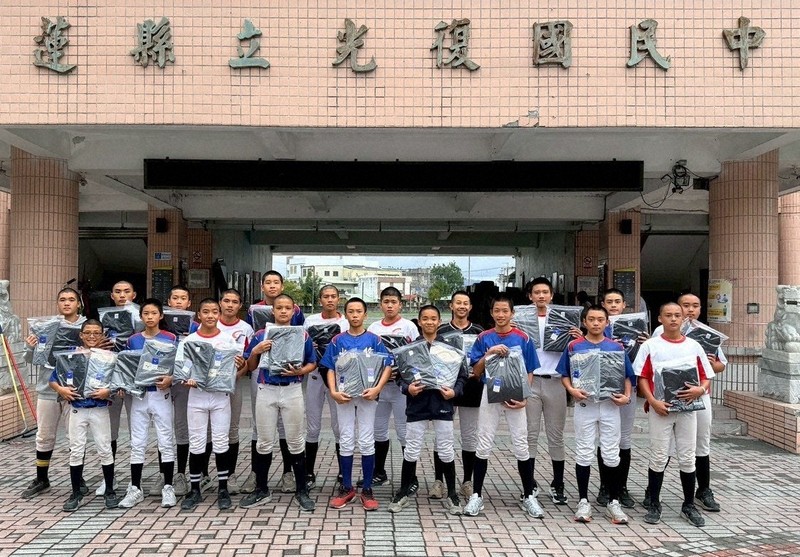 台湾花蓮県・洪水から半年 被災した中学球児に届いた日台の支援 | 毎日新聞
