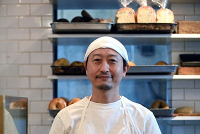 「パン屋航路」オーナーの寺地秀平さん＝尾道市で、佐藤賢二郎撮影