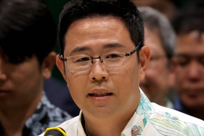 沖縄県知事選への出馬を表明する古謝玄太氏＝那覇市で2026年3月23日午後2時39分、喜屋武真之介撮影