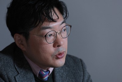 河野有理・法政大教授＝東京都千代田区で2026年2月9日、中川祐一撮影
