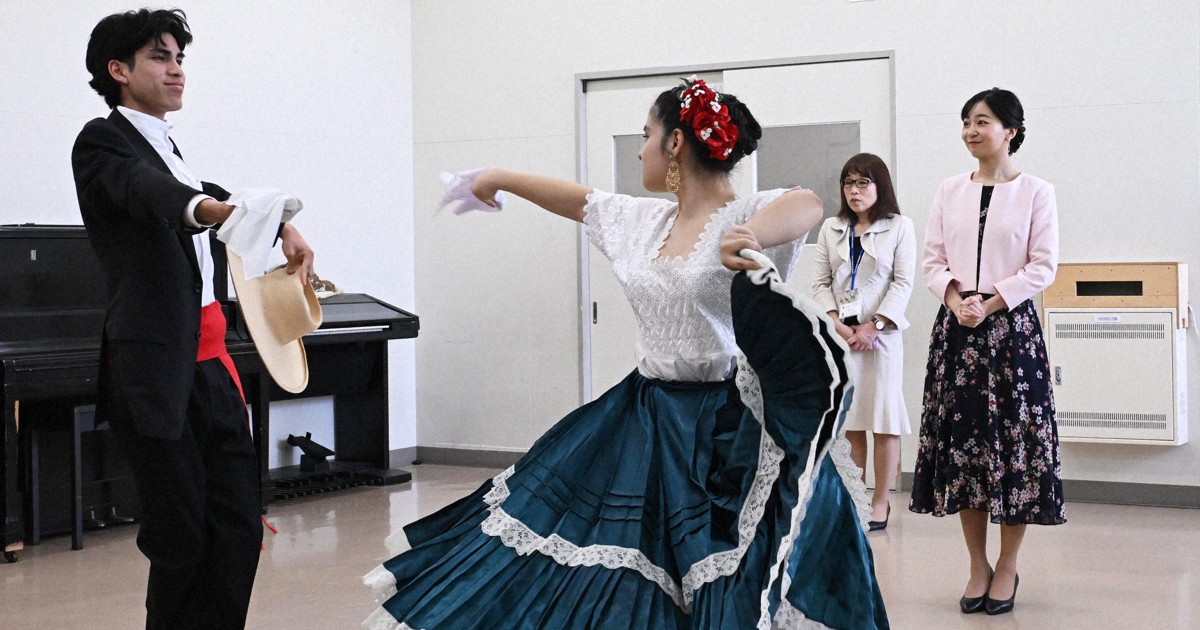 佳子さま、日系ブラジル人やペルー人の学校見学　先生役で質問も