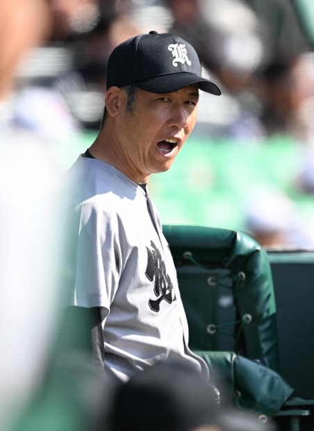熊本工　野球帽子 熊本工が4強 背番「10」2年生右腕の山本が3安打完封 帽子のつばに黒々
