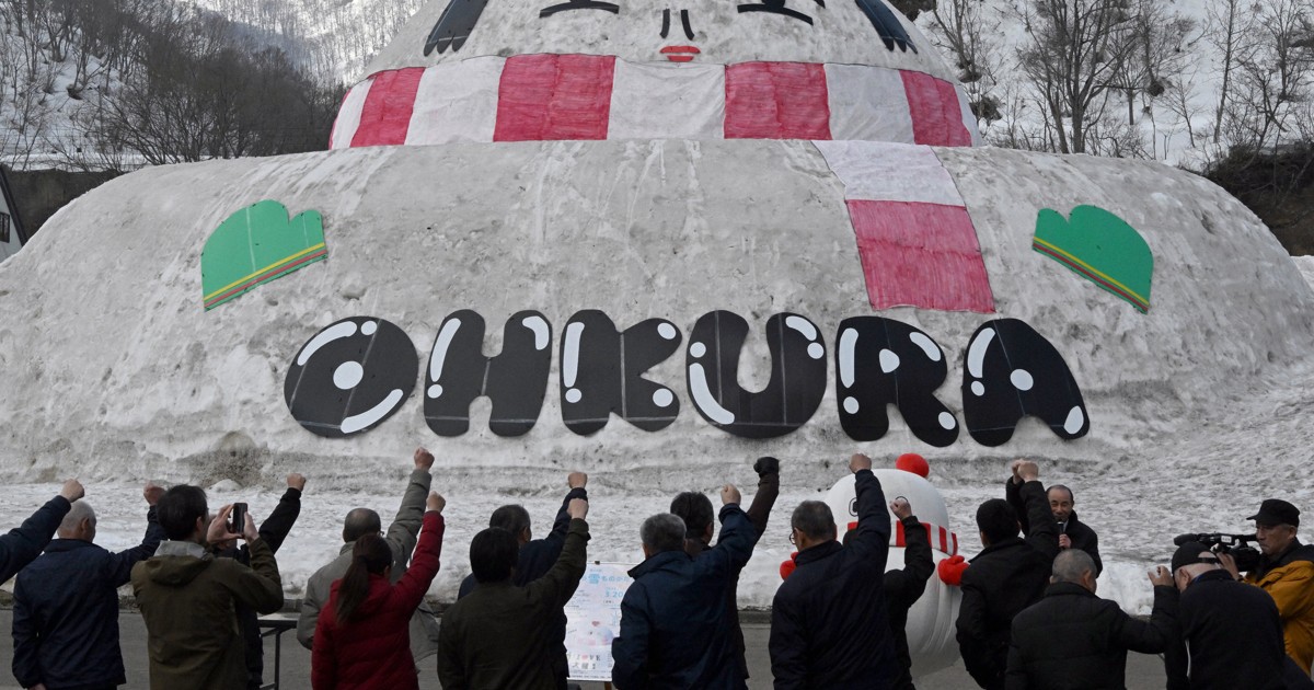 Easy Japanese news in translation: Big snowman appears at hot spring resort in Yamagata Pref.