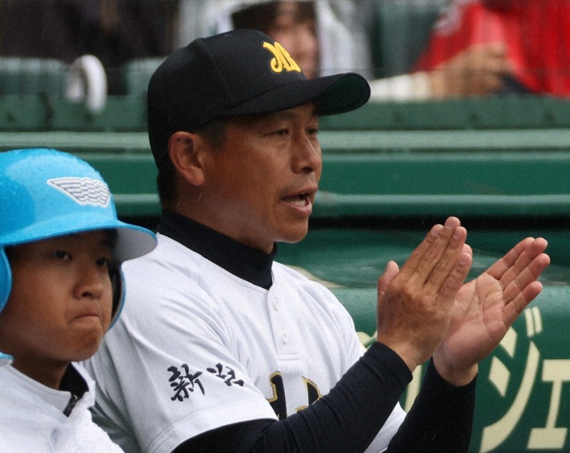 日本文理・鈴木監督 雨に「同じ境遇でも、うちは…」 センバツ | 毎日新聞