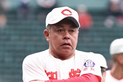 【智弁学園－神村学園】智弁学園の小坂将商監督＝阪神甲子園球場で2026年3月25日、玉城達郎撮影