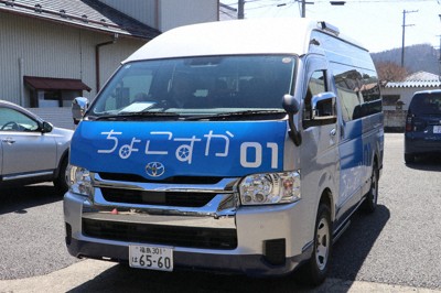 オンデマンド乗り合いタクシー「ちょこすか」＝福島県須賀川市長沼金町で2026年3月17日、根本太一撮影