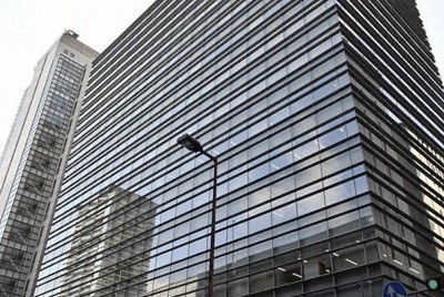 シャープの新本社ビル＝大阪市中央区で、共同