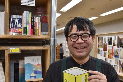 丸善ジュンク堂書店の川山英樹営業推進部長＝大阪市で、安部拓輝撮影