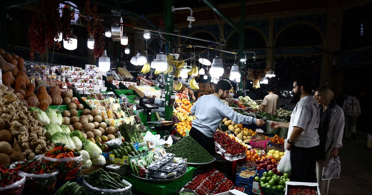 戦闘激化で冷え込むイラン経済　物価上昇、ネット遮断で生活打撃