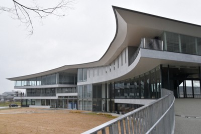 完成した武雄アジア大のキャンパス＝佐賀県武雄市で2026年3月18日午後3時11分、成松秋穂撮影