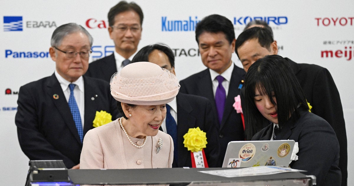 常陸宮妃華子さま、発明くふう展を見学　高校生らに質問重ねる