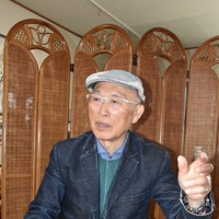 2018年8月にヒグマを駆除した際の状況を説明する池上治男さん＝北海道砂川市で2026年3月17日午後3時34分、小林大輝撮影