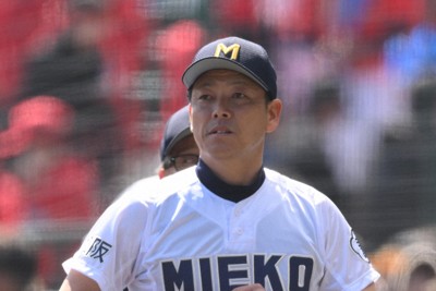【大阪桐蔭－三重】三重の沖田展男監督＝阪神甲子園球場で2026年3月26日、久保玲撮影