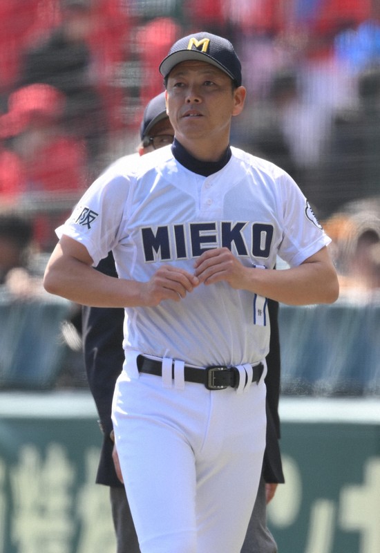 三重・沖田監督、1点差負けに「甲子園で勝つには…」 センバツ | 毎日新聞