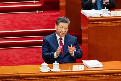 中国の習近平国家主席の狙いは、強い経済とレアアースを武器に、米国から「台湾統一」への譲歩を引き出すことだ Bloomberg