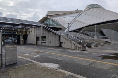 中学生3人が負傷した藤沢市秋葉台文化体育館＝2026年3月26日、澤圭一郎撮影