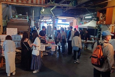 昨年のクンチョウ酒造の蔵開きの様子＝ひたひこ沿線酒蔵巡り実行委提供