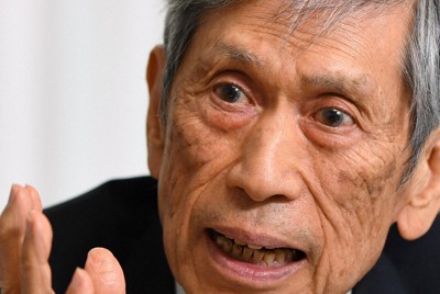 インタビューに応じる自民党の高村正彦元副総裁＝自民党本部で2026年3月19日、宮本明登撮影