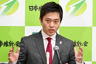 高市早苗首相らとの会談を終え、報道陣の取材に応じる日本維新の会・吉村洋文代表＝国会内で2026年3月17日午後6時12分、平田明浩撮影